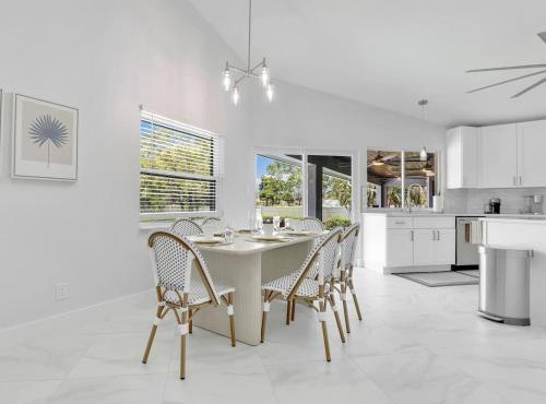 Luxury 6 000 sqft Oasis- Pool Sleeps 16