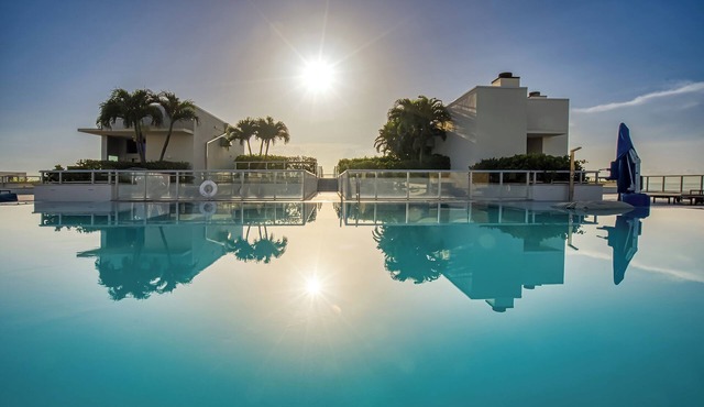 Luxury beach Condo with ocean view right at Hollywood boardwalk