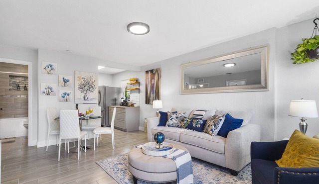Luxury Chic Style Home near Downtown/Airport