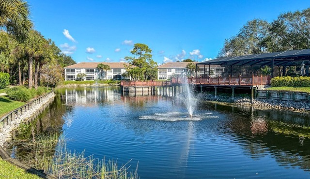 Luxury Condo 3 Bed/2 Bath, Calusa Bay, gated, 2 mi Vanderbilt Beach, Mercato