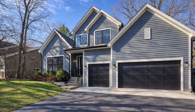 Luxury Executive Retreat | Gym & Dual Office in Crystal Lake
