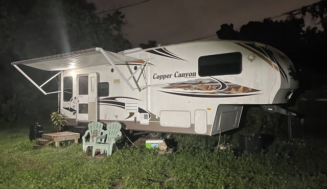 Luxury Glamping Downtown New Port Richey!