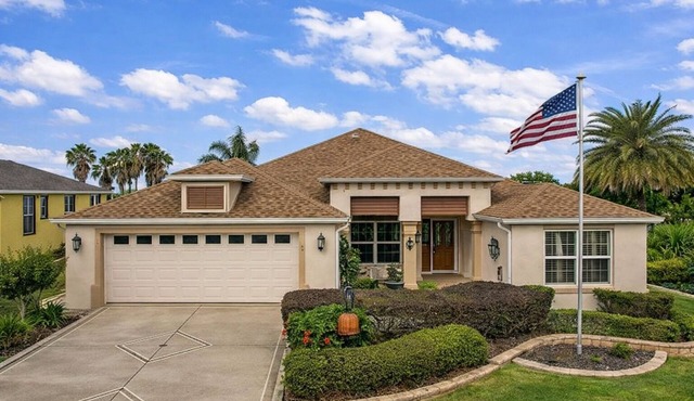Luxury Golf Retreat w/pool in The Villages/Golf Cart Included/Prime Location