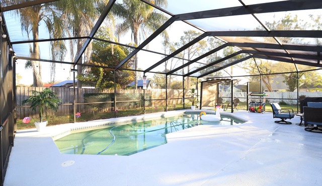 Luxury Home (Pool), Ideal paradise to play & work.