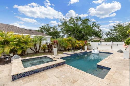Luxury Home W Heated Pool & Spa Near IMG & Siesta Key Beach