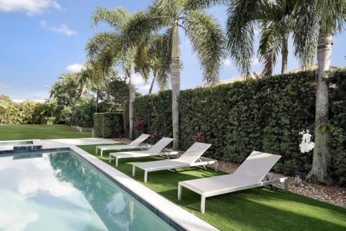 Luxury home w pool by Dream Vacation