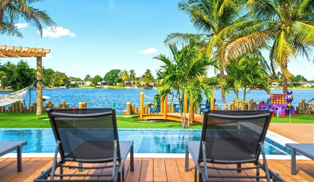 Luxury Lakeview Home w/Pool, Spa, Golf & Basketball 6BR