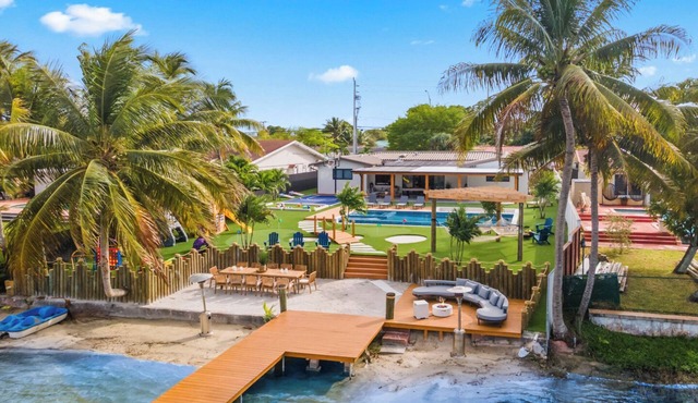 Luxury Lakeview w/Basketball/Golf/Games/Pool & Spa