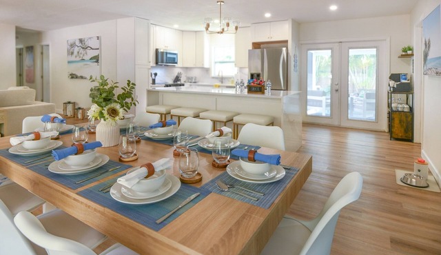 Luxury Pool & Game Retreat Close to Beaches in Sarasota