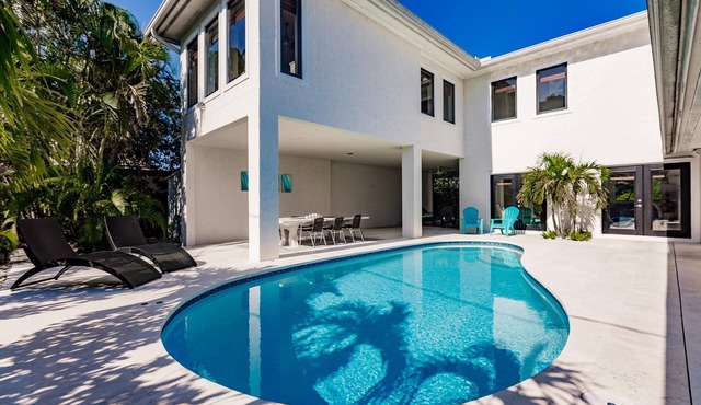 Luxury Private Vacation Getaway Moments from the Water