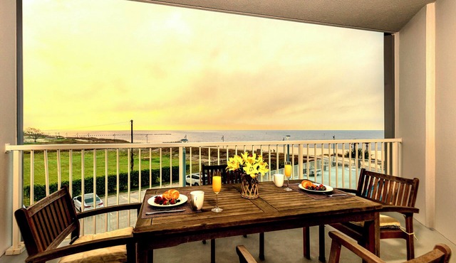 Luxury Romantic 2BR Beachfront Condo w/Jet Tub, Ocean View Balcony on Boardwalk