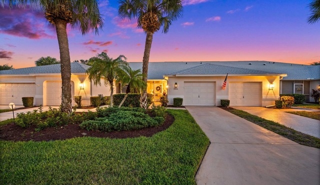 Luxury Villa! On a Beautiful Golf Course! Fabulous Location! Quiet & Private!