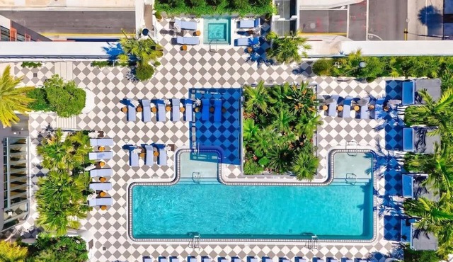 Luxury Wynwood Studio with Pool, Gym & NoMad Bar