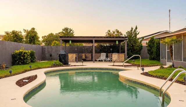 Lynn Haven 3BR - Private Pool & Fenced Yard