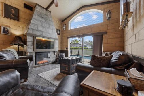 Magical Manor Pool Home Near Disney in Davenport