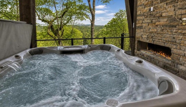 Majestic Treehouse in Ellijay
