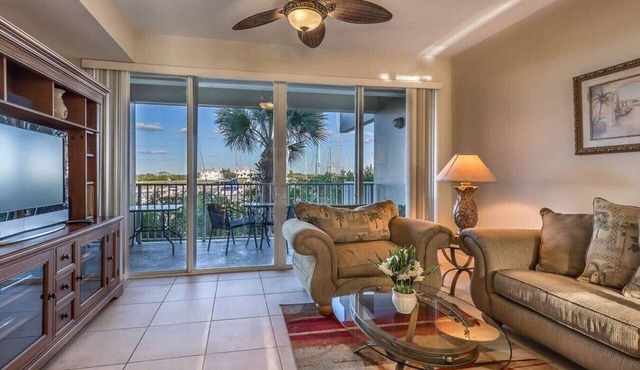 Marina View! 2 bdrm Beach Resort- Sleeps 6! Walk to the beach, restaurants and resort amenities!