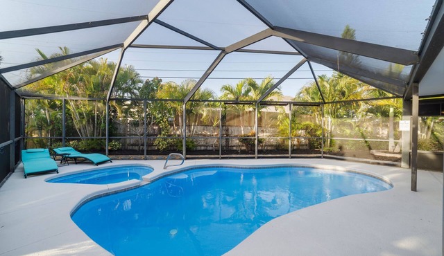 Marlin Pool House featuring Private Game Room, Mini Golf & Fire Pit!