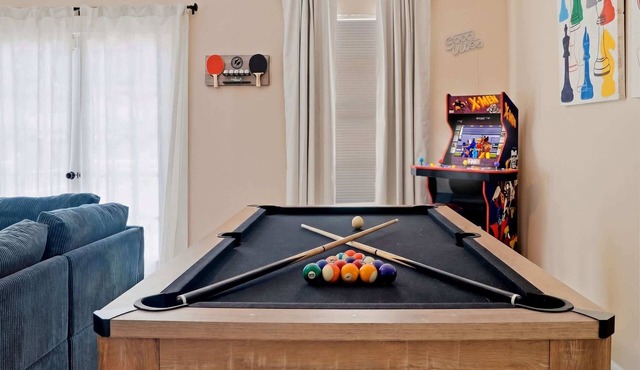 Massive Villa-Game Room, Firepit, BBQ, Sleeps 12!