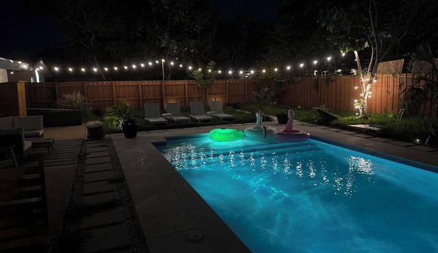 Men-only 3 bed 2 bath unit with saltwater pool & tropical backyard