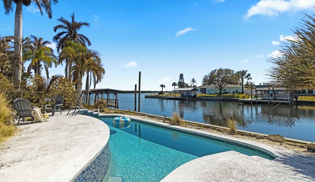 Merritt Island Waterfront Home W/Screened Patio, Private Pool, BBQ Grill, and Pool Table! 🌅🌴