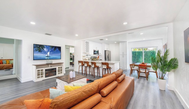 MIA - 4 BDR - 2 BTH - LAUNDRY ROOM - GAMEROOM - BBQ!