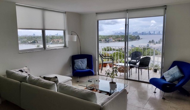 Miami Beach Apartment 1B/1.5 Normandy Isle with a great view. Near beaches.