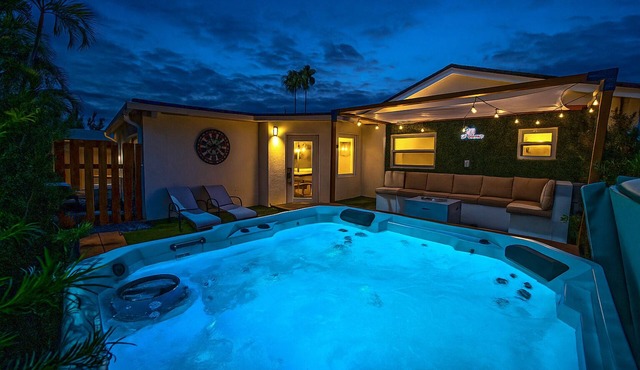 Miami Cozy 6BR Home w/Games Room/BBQ/Jacuzzi & Fun