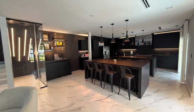 Miami Lakes- 4 Bedroom- Modern Luxury Oasis