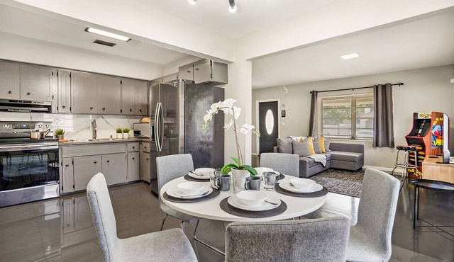 Miami Luxe⭐️ close to Beach/Wynwood/Airport/Design District & Free gated Parking.