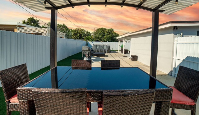 Miami Luxury Retreat/10 Min to MIA Airport/BBQ