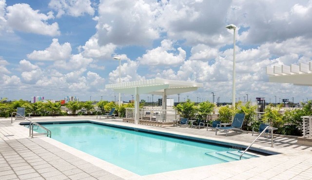 Miami Midtown Luxury Apartment with Parking