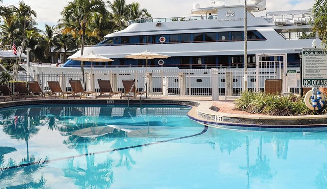 Micro Queen | Riverside Hotel | Las Olas + New River, Water Taxi | 2 Units in Broward County
