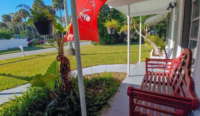 Mid Century Charm! KSC,Port Canaveral,Cocoa and Bio-Lume Kayak,Pet Friendly!
