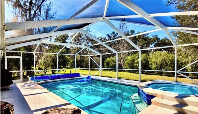 Minutes from WEC:Private Pool & Spa, Dog Friendly in Golden HIlls Golf Community