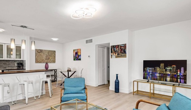 Modern 2/1 rent near Las Olas Fort Lauderdale