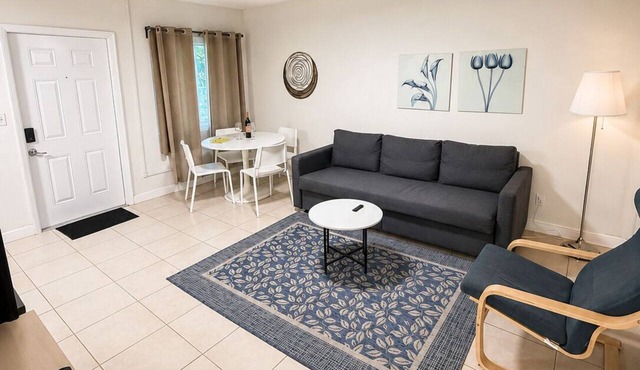 Modern 2-Bedroom Apartment Near Las Olas and the Beach