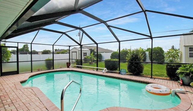 Modern 2 bedroom home with private pool & garage - Avalon