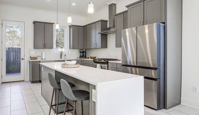 Modern 3BR Retreat - Near Bluebonnet & Hospitals