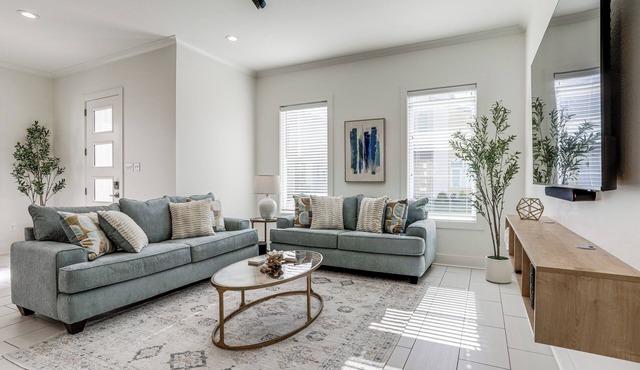 Modern 3BR Retreat - Near Bluebonnet & Hospitals in Baton Rouge