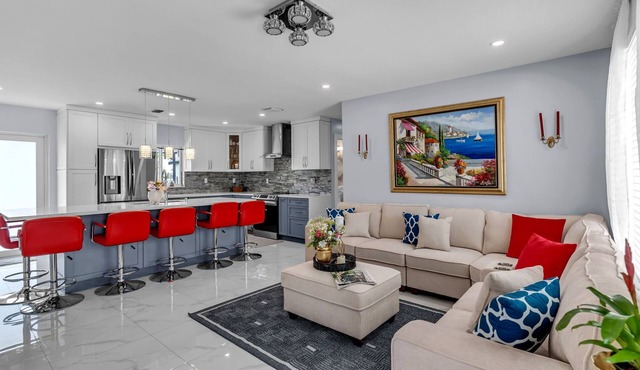 Modern 4 BD/3 BR Full Home - Zoo, Florida Keys, Airport & Beach Nearby