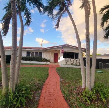 Modern Ceramic Retreat Newly Remodeled 2BR 2BA in North Miami Beach