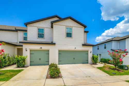 Modern Dundee Townhome Near Lakes & Legoland!