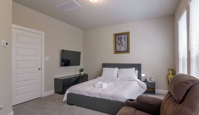 Modern Efficiency Studio Near NRG & Medical Center in Houston