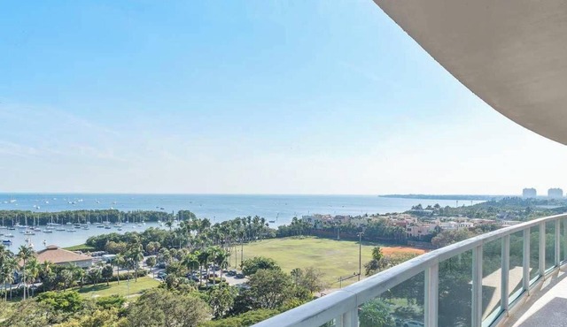 Modern Grove Retreat with Amazing Views