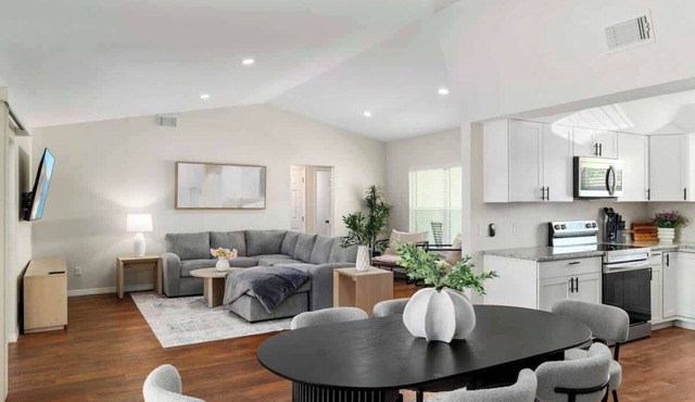 Modern Home w/Private Patio in Wesley Chapel