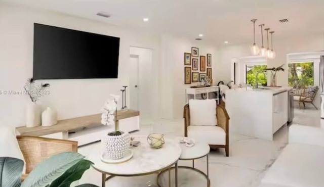 Modern House in Coral Gables