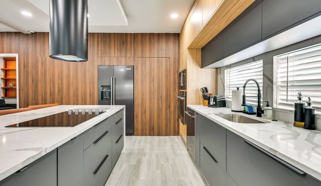 Modern Lakeland Golf Retreat w/Putting Green