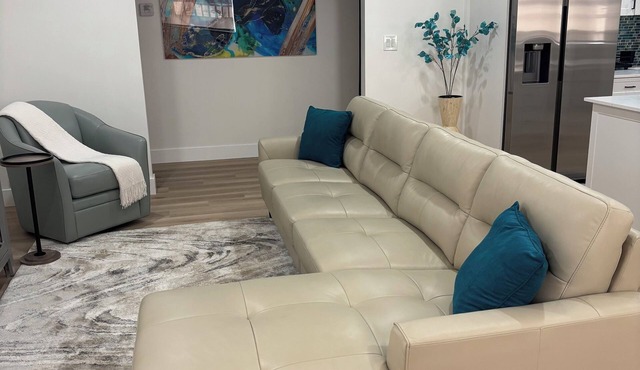 Modern Miami Retreat 3-2-Free Parking-Garden