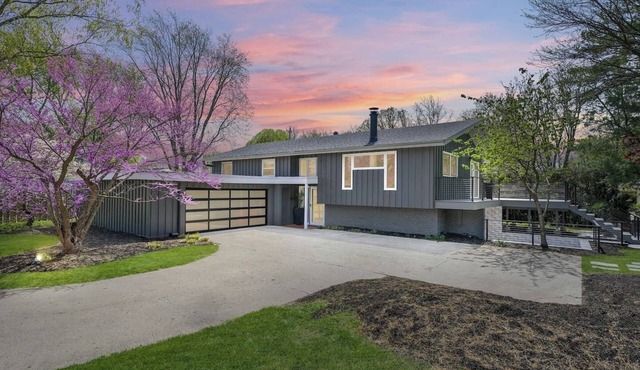 Modern on Monterey, 5 mins from Memorial Stadium in Champaign Township
